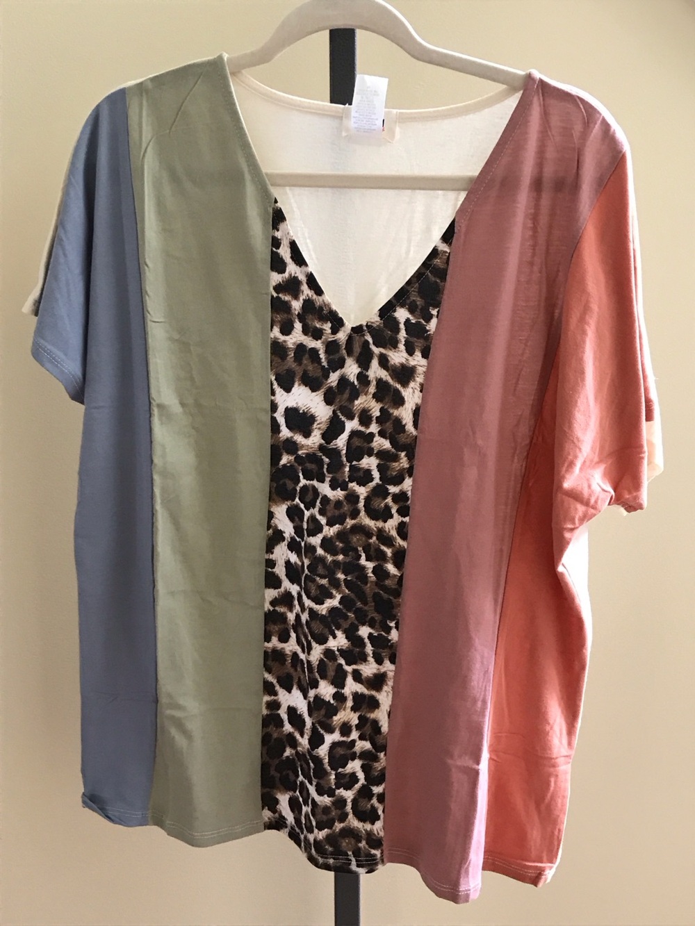 BIBI NWT Top Animal blush green Vneck Size Medium- Xlarge